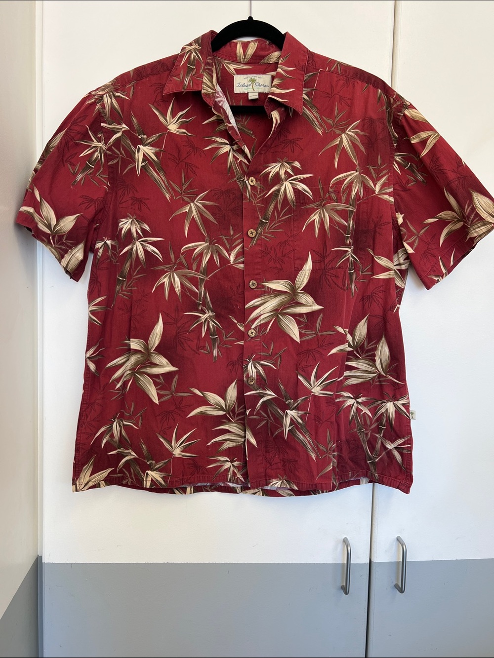 Island Shares Vintage Y2K Red Short-Sleeve Bamboo Print Button-Down Shirt Hawaii
